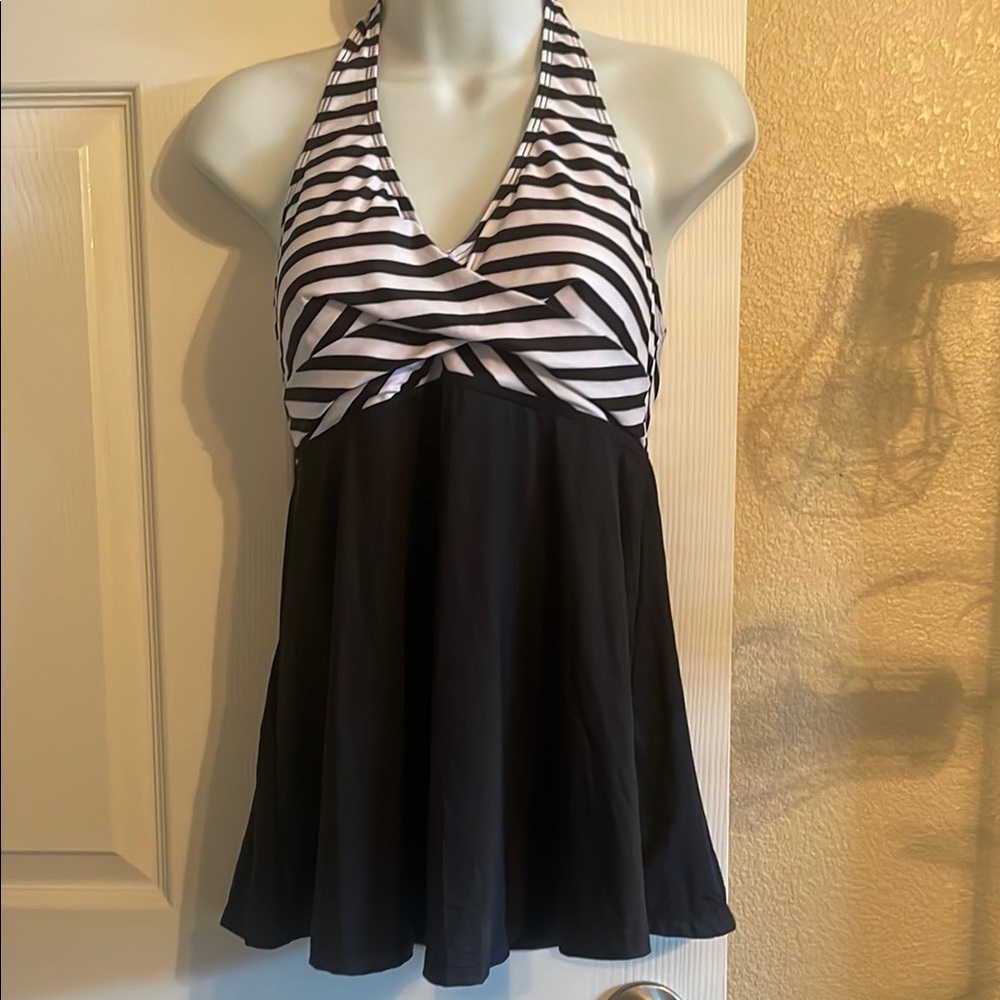 NWT Yonique 2 pc swimsuit
